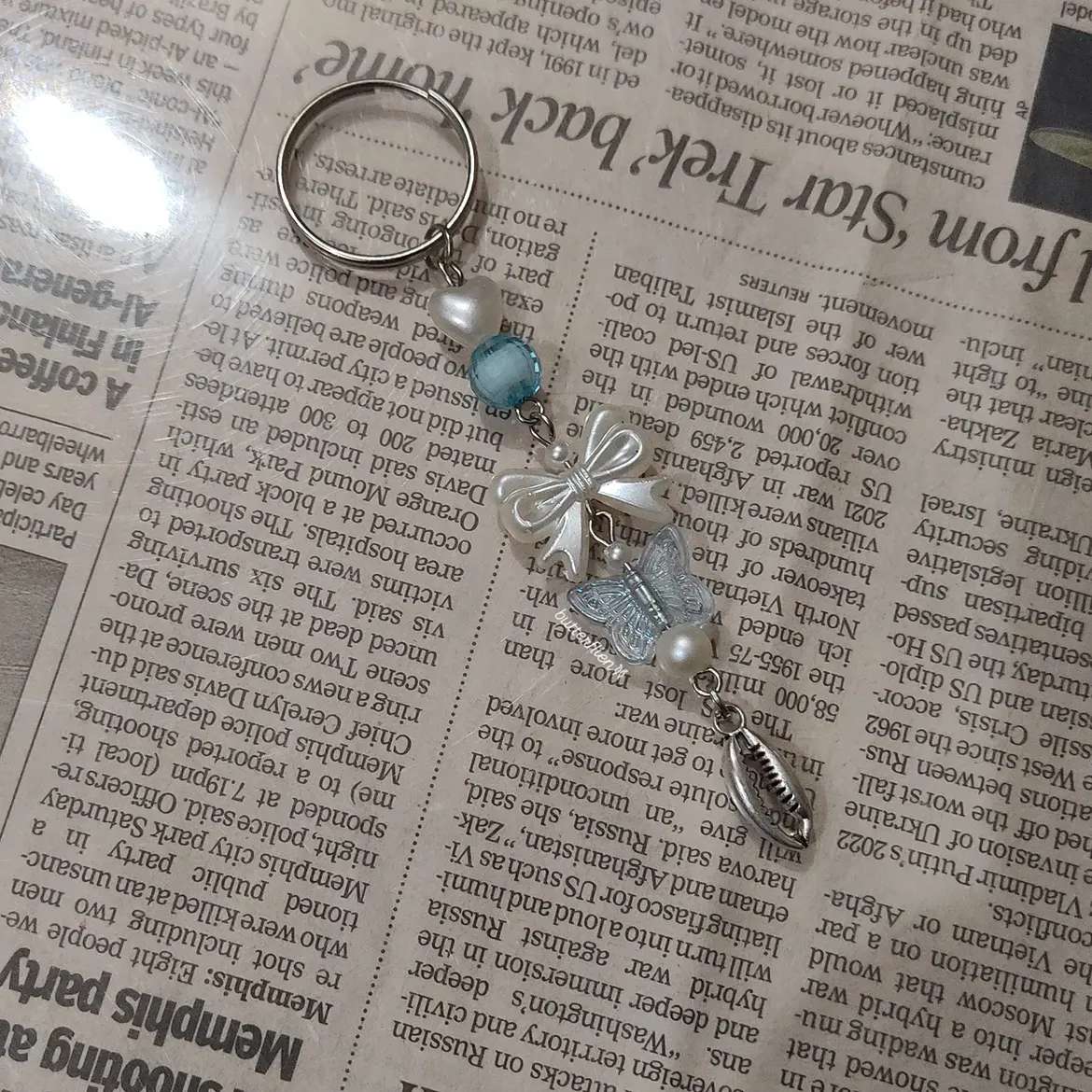Beach-side bow keychain image 2