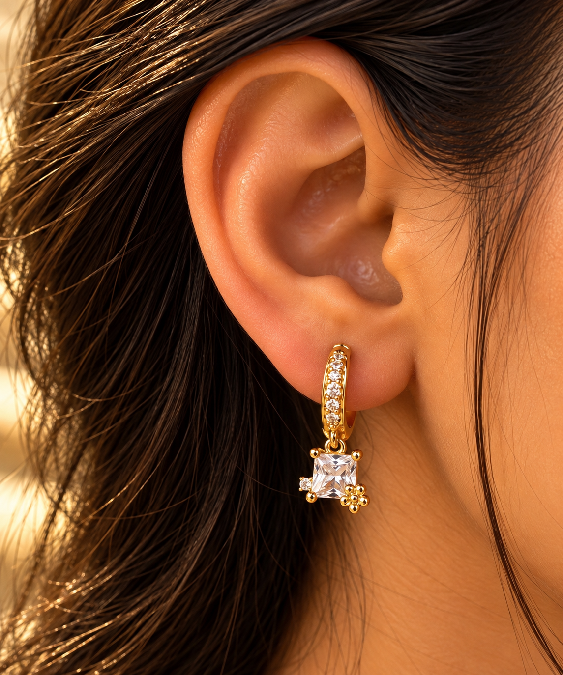 LAX_ Petal Spark Huggie Earring ✨