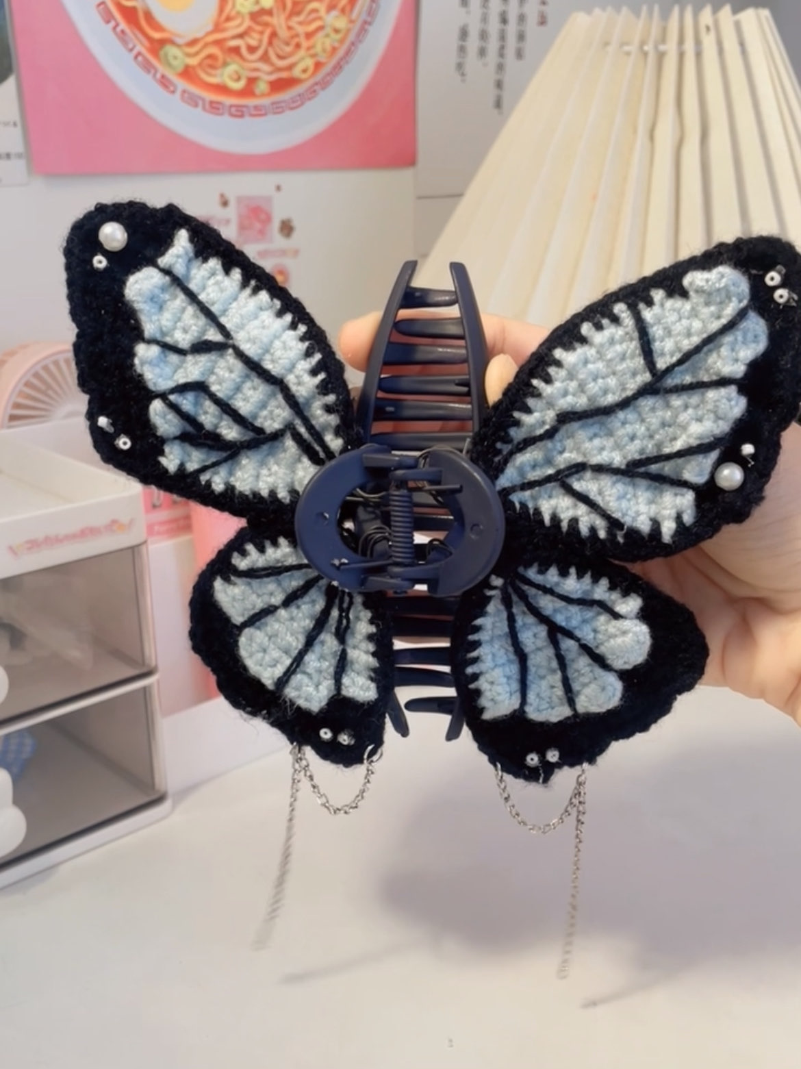Butterfly claw clip