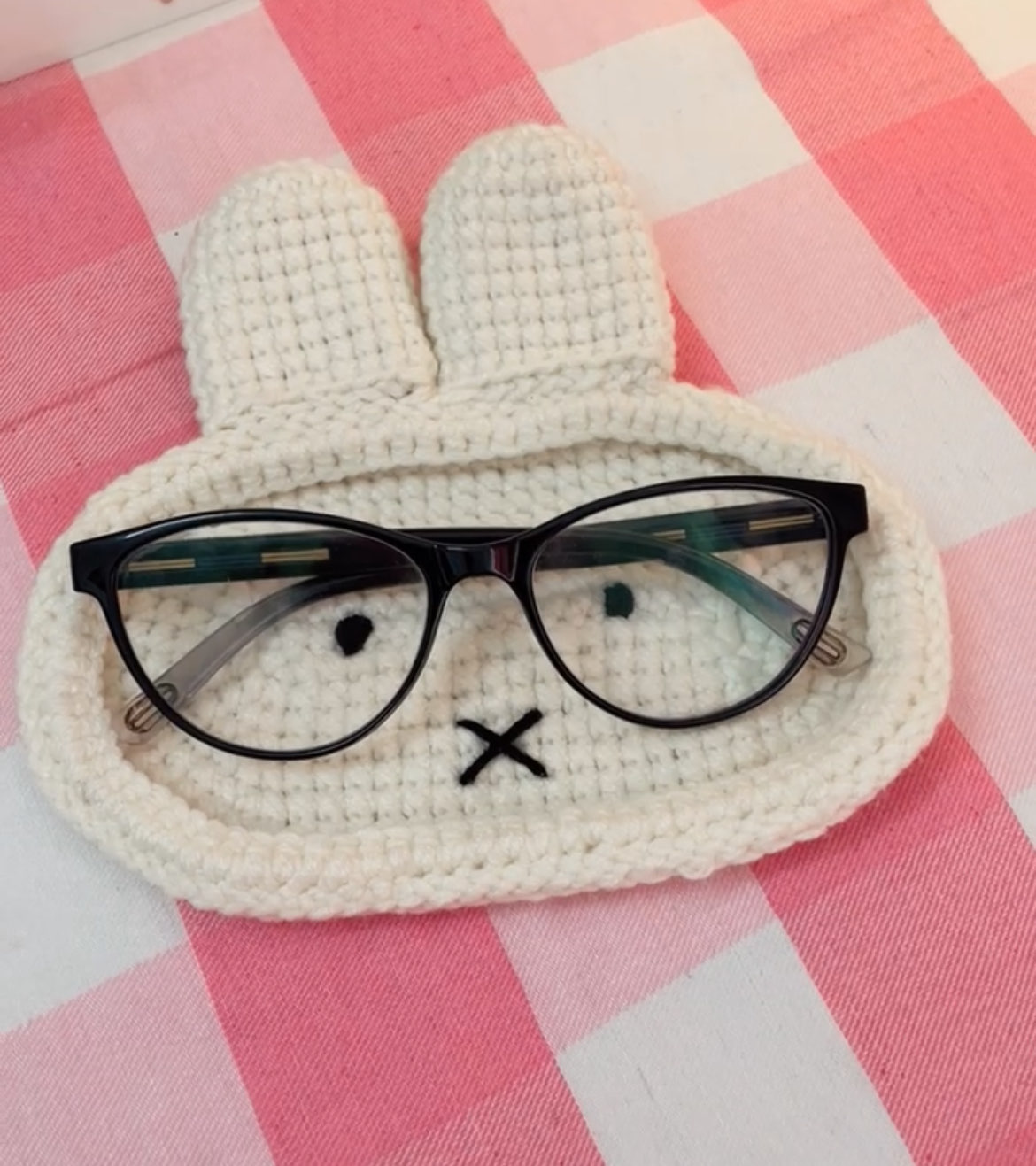 Glasses holder