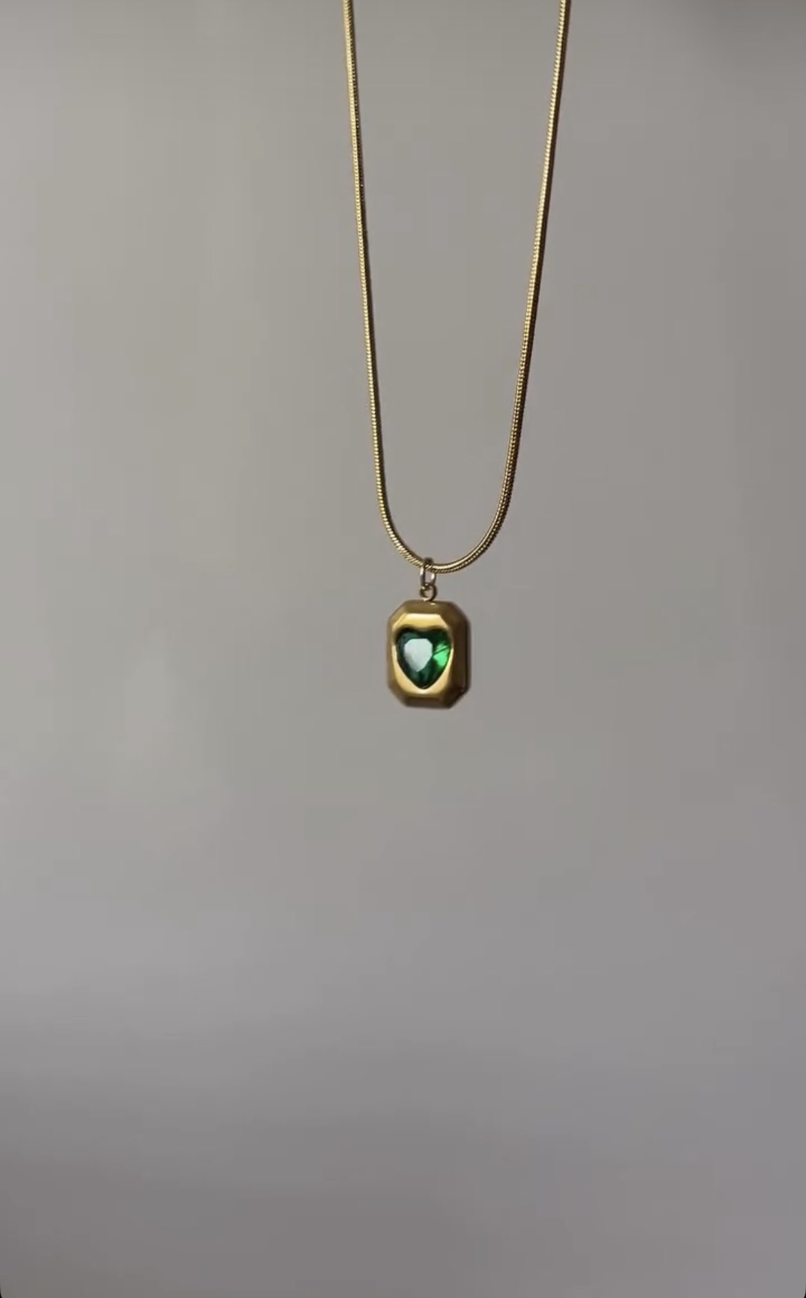 Emrald heart neckchain