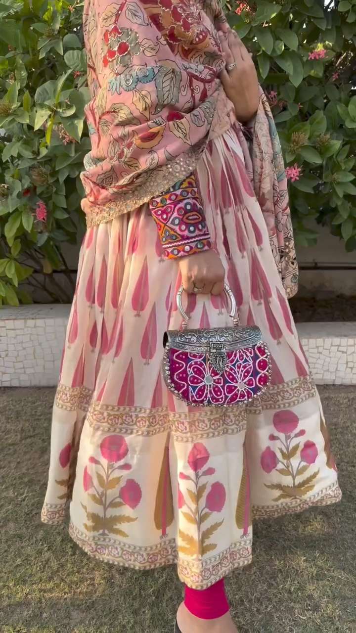 Rani Gulabi Kutchi Clutch