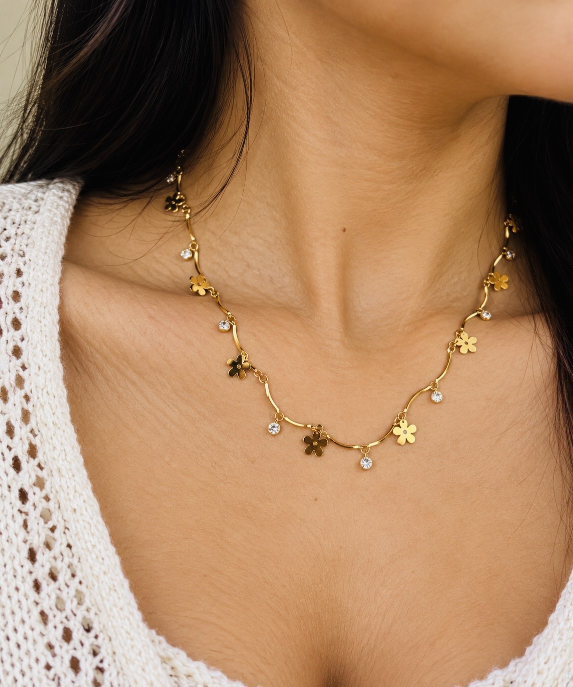 LAX_Daisy Charm Floral Necklace for Women