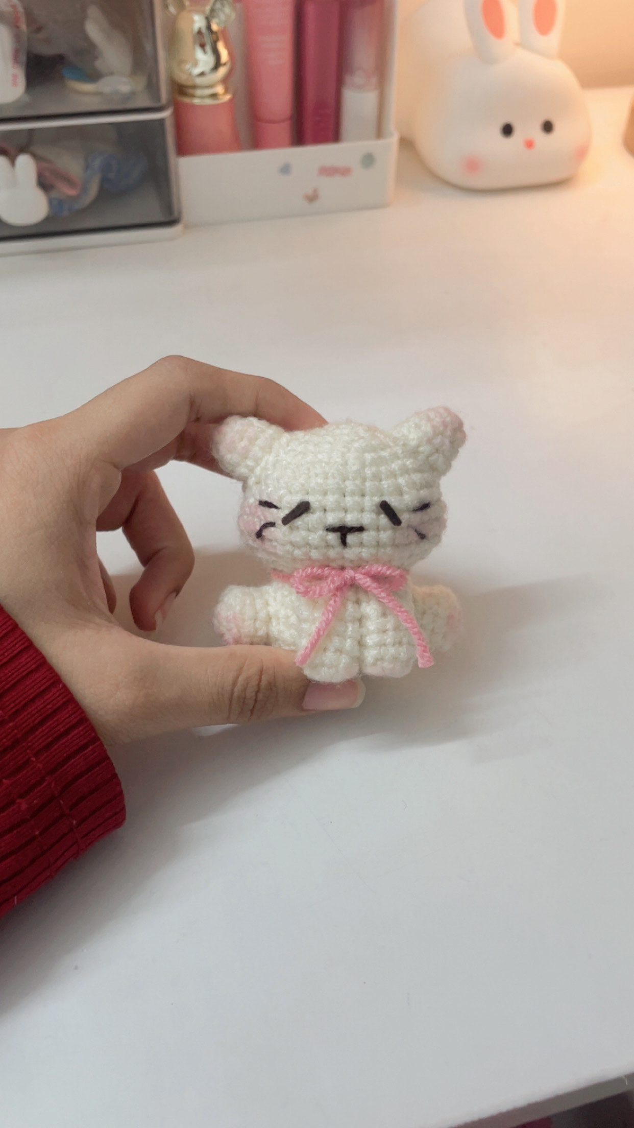 White cat keychain image 3