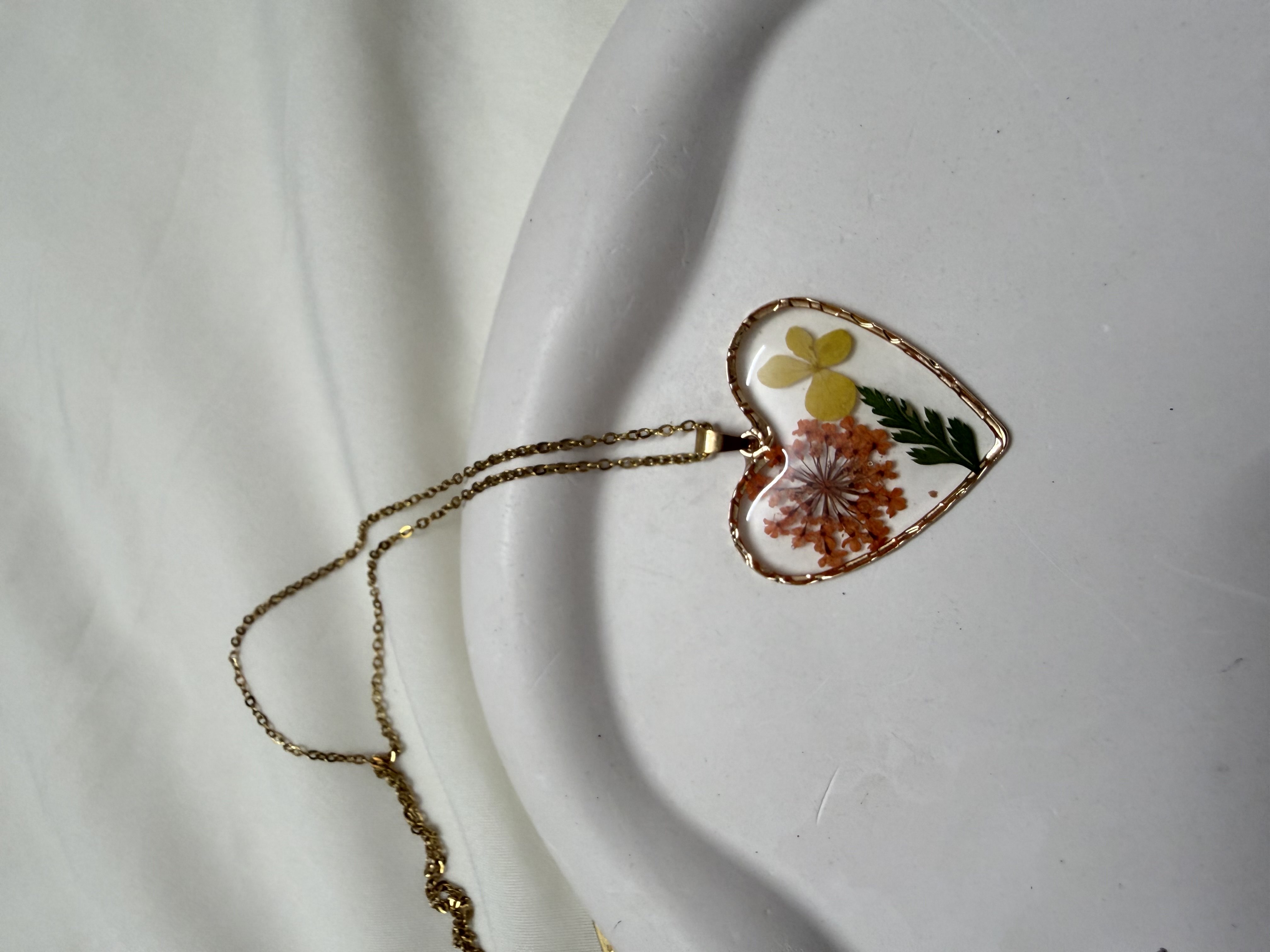 Heart shaped resin chain