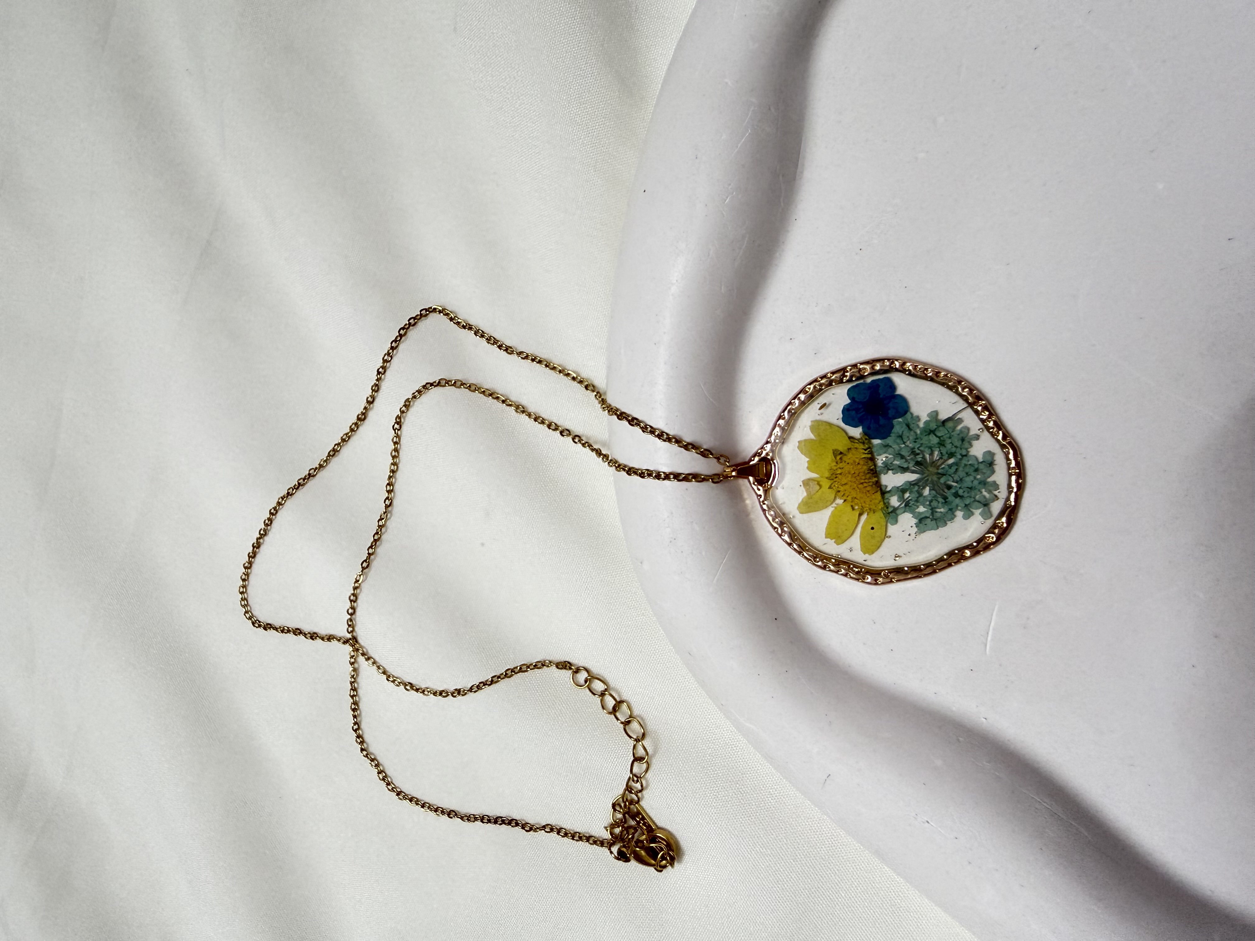 Floral resin chain