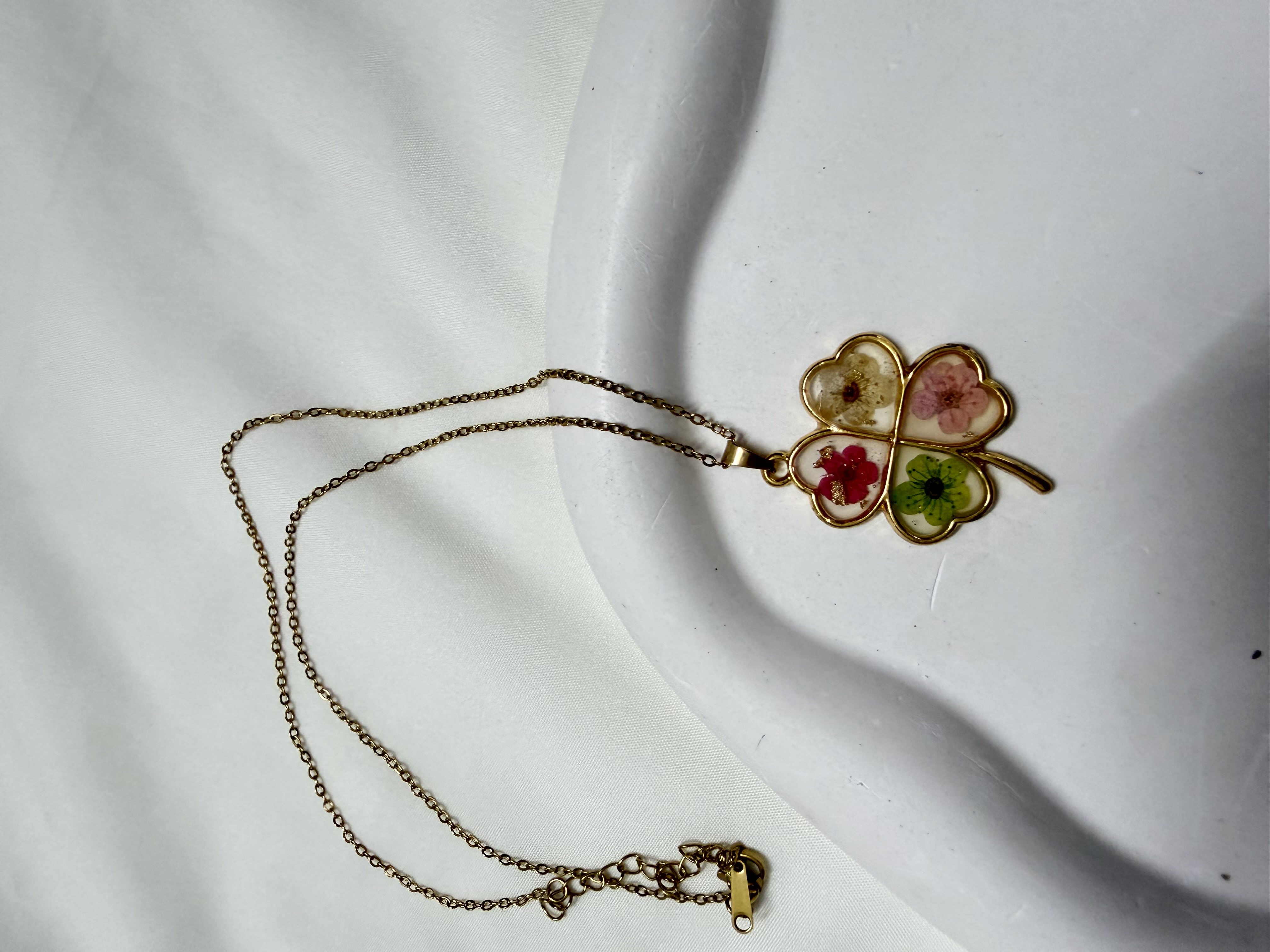 Floral Clover resin chain